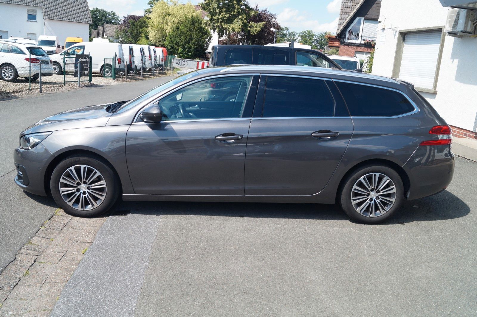 Peugeot 308 SW Allure - Samsaru's Car Outlet