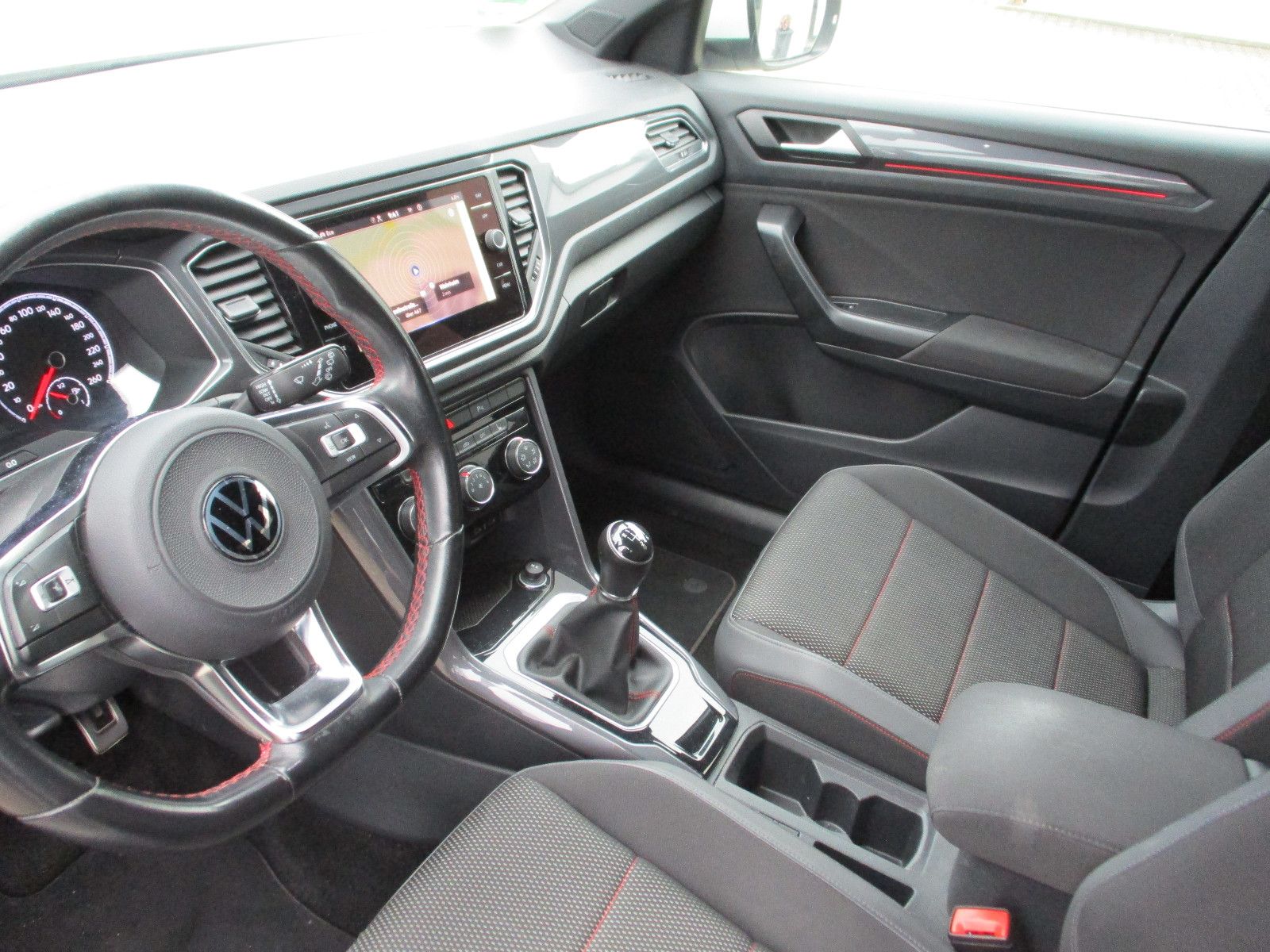 Volkswagen T-Roc Sport - Samsaru's Car Outlet