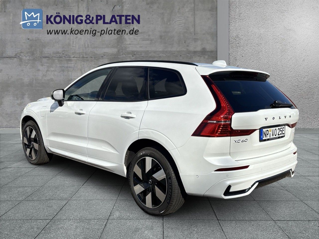 Volvo XC60 T6 AWD Plus Dark Plug-In - Samsaru's Car Outlet