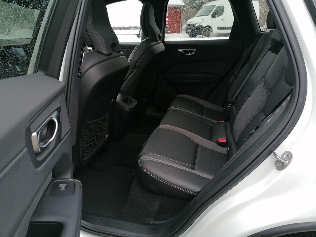 Volvo XC60 B4 AWD Plus Dark ACC BLIS H/K PANO STDHZ