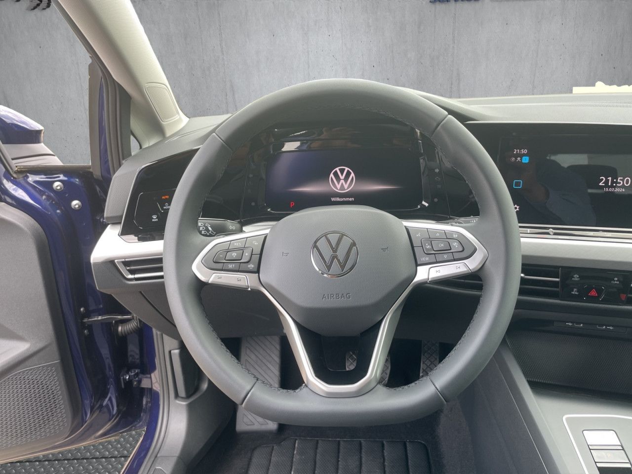Volkswagen Golf VIII 1.5 eTSI - Samsaru's Car Outlet