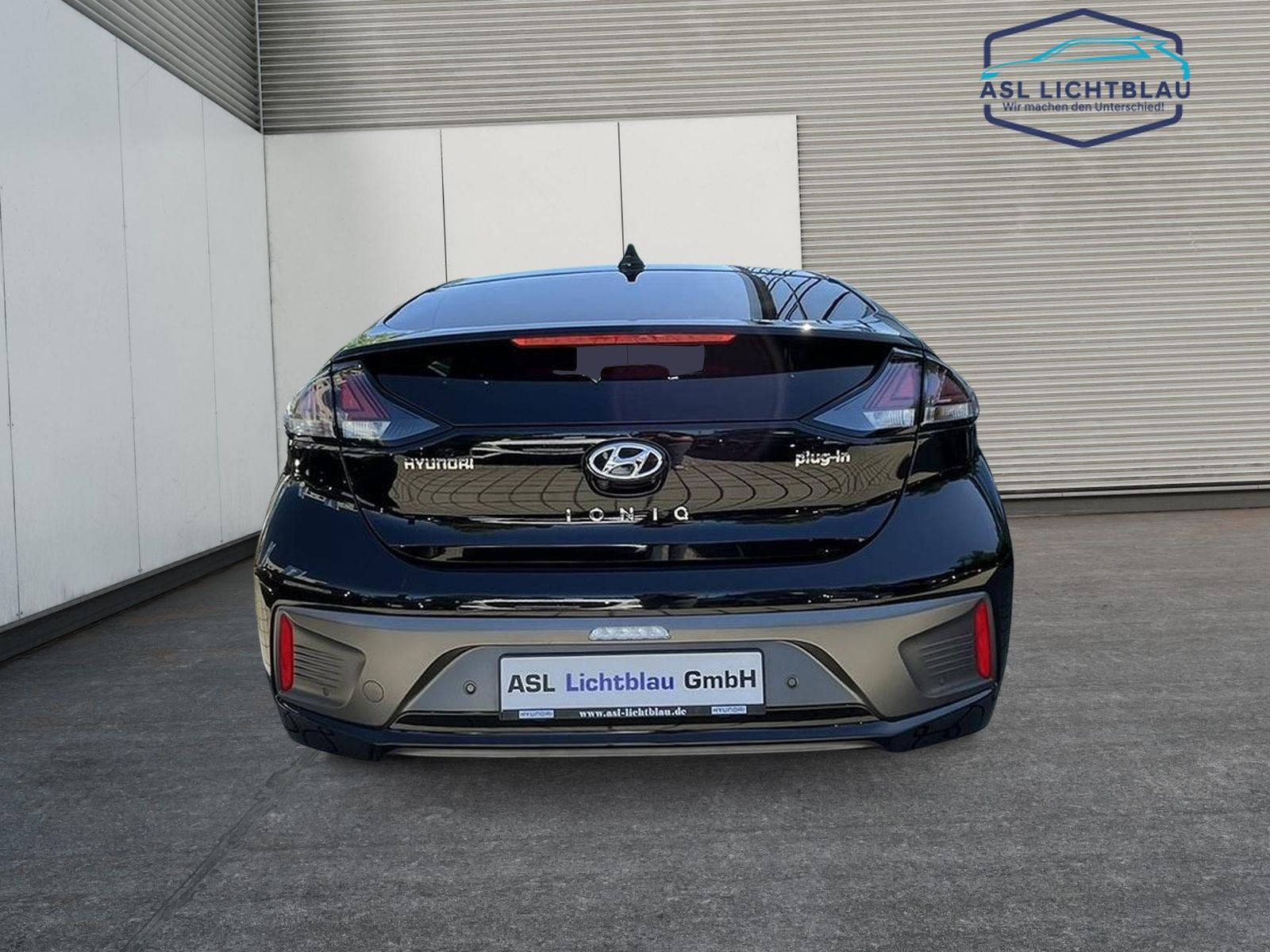 Hyundai IONIQ Facelift Plug-In Hybrid Premium - Samsaru's Car Outlet
