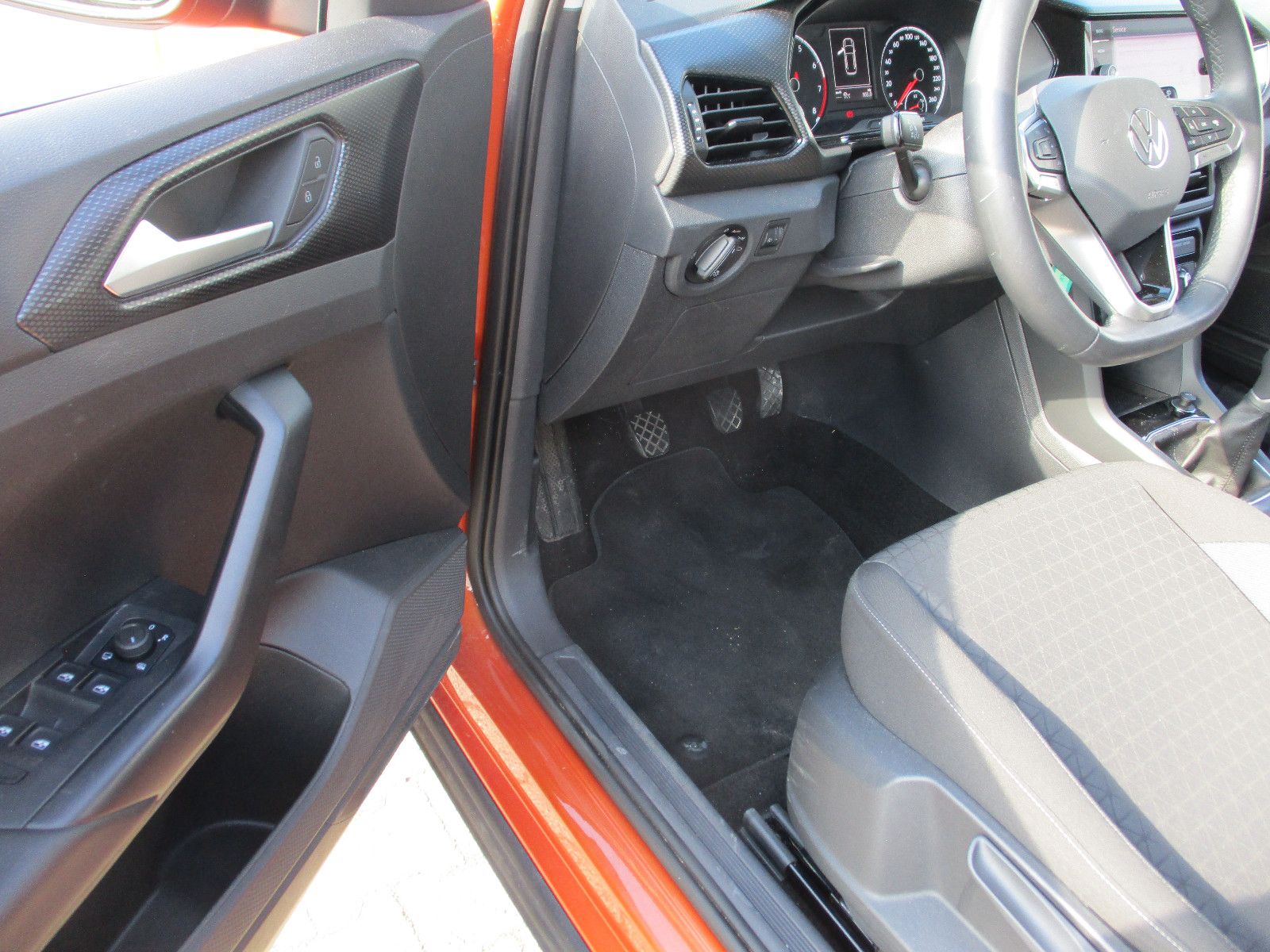 Volkswagen T-Cross Life - Samsaru's Car Outlet