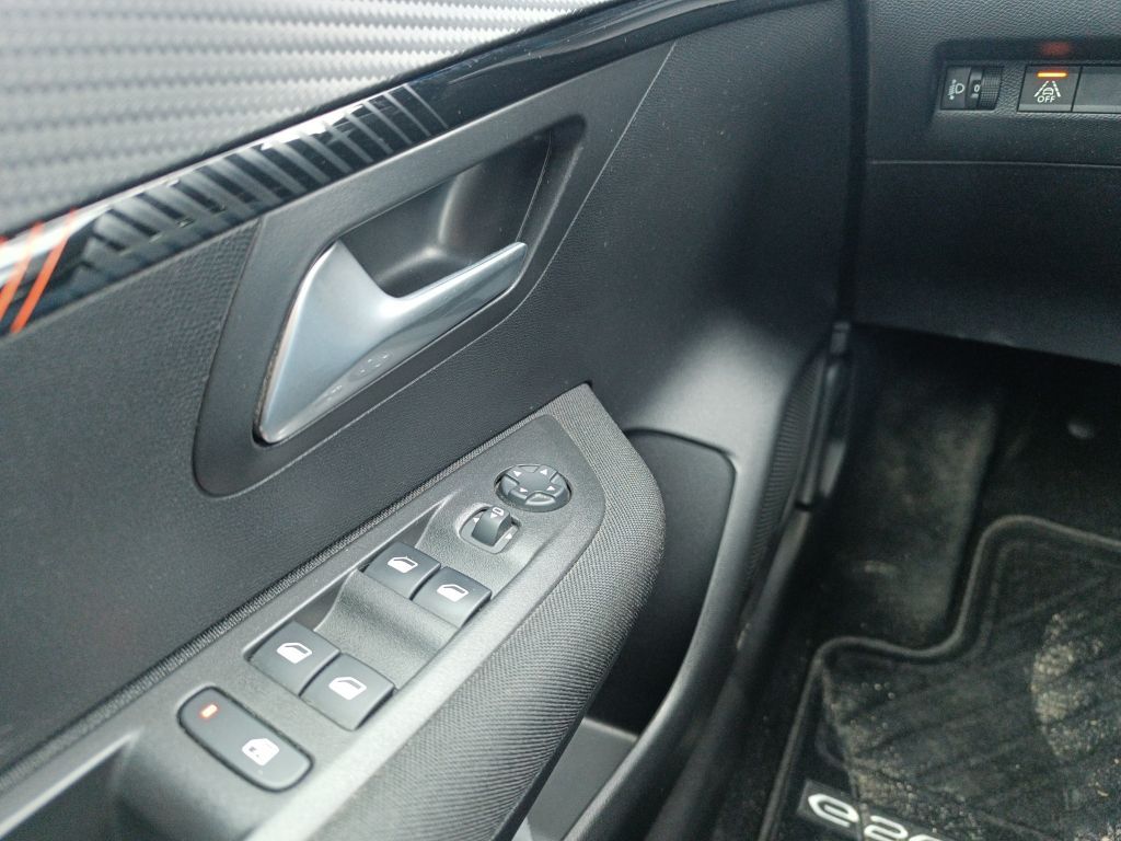 Peugeot 208 - Samsaru's Car Outlet