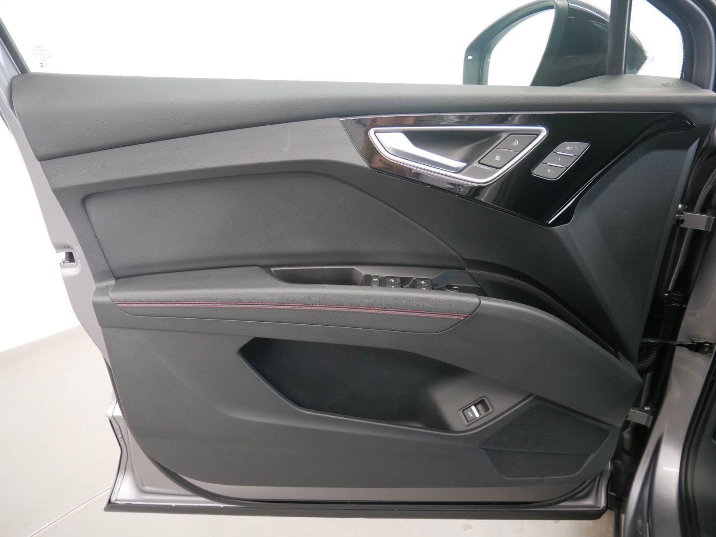 Audi Q4 50 e-tron quattro S line MATRIX AHK PANO ACC