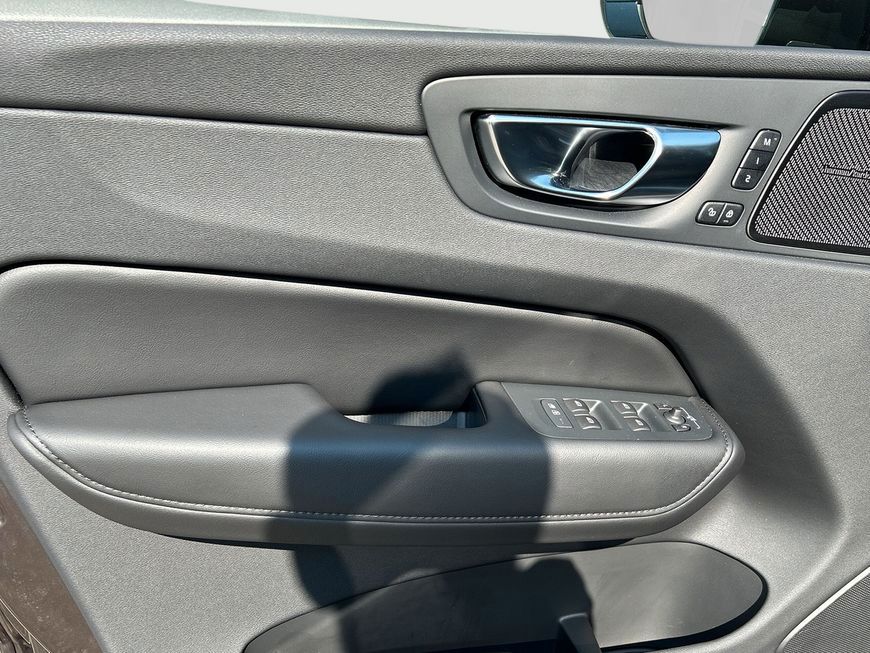 Volvo XC60 B5 B AWD Plus Dark - Samsaru's Car Outlet