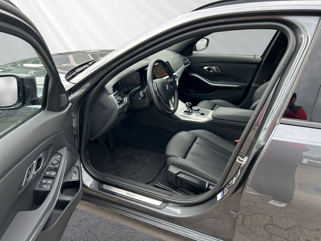 BMW 320 xDrive touring Sport Line - Samsaru's Car Outlet