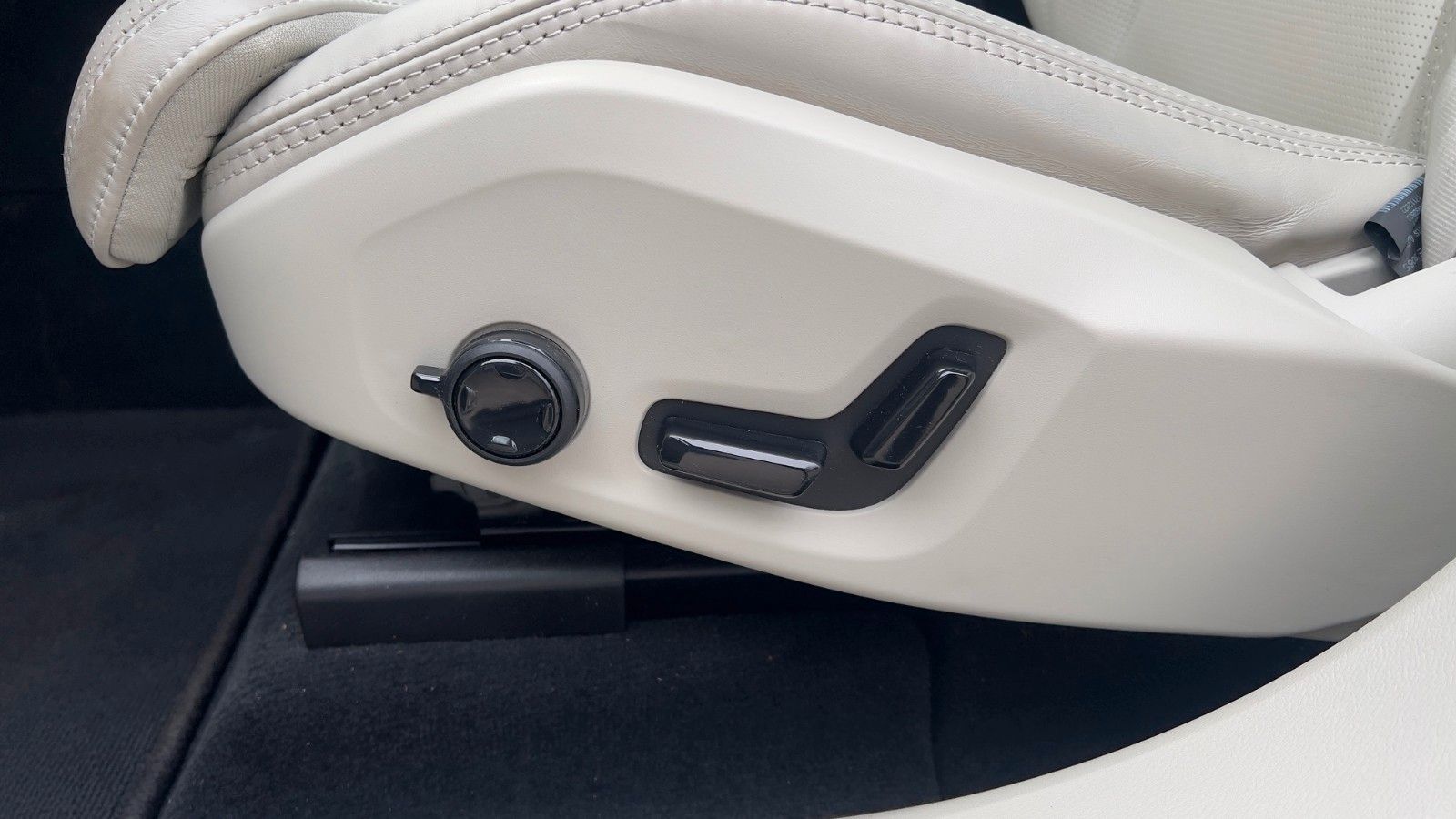 Volvo XC60 B5 D Ultimate Bright AWD*AHK*STHZG*Massage*