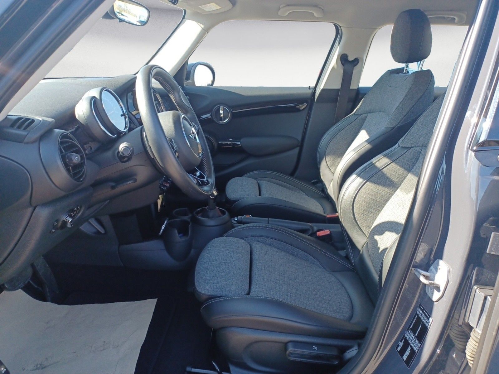 MINI Cooper S Sport Aut. - Samsaru's Car Outlet