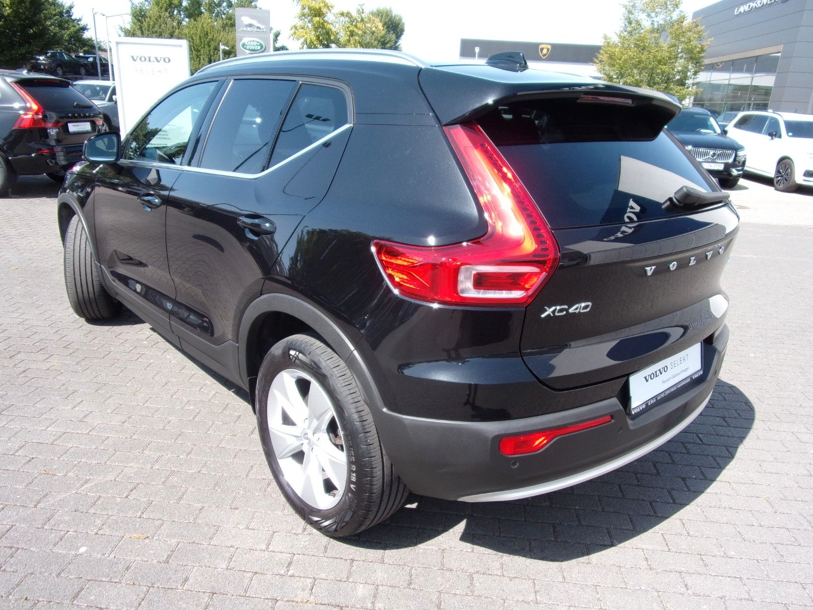 Volvo XC 40 B4 Plus Bright - Samsaru's Car Outlet