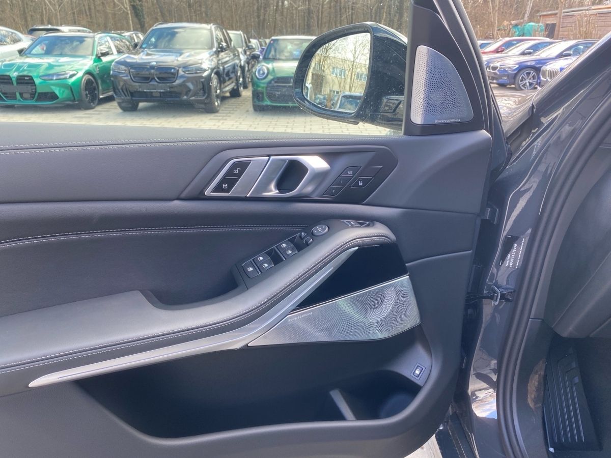 BMW X5 xDrive50e M-Sport B&W KeyLess Pano AHK Air LE