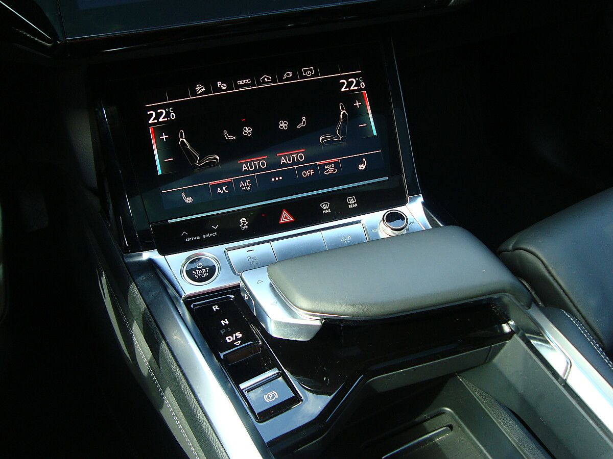 Audi e-tron 55 quattro RS-Sitze Garantie S-Line !!