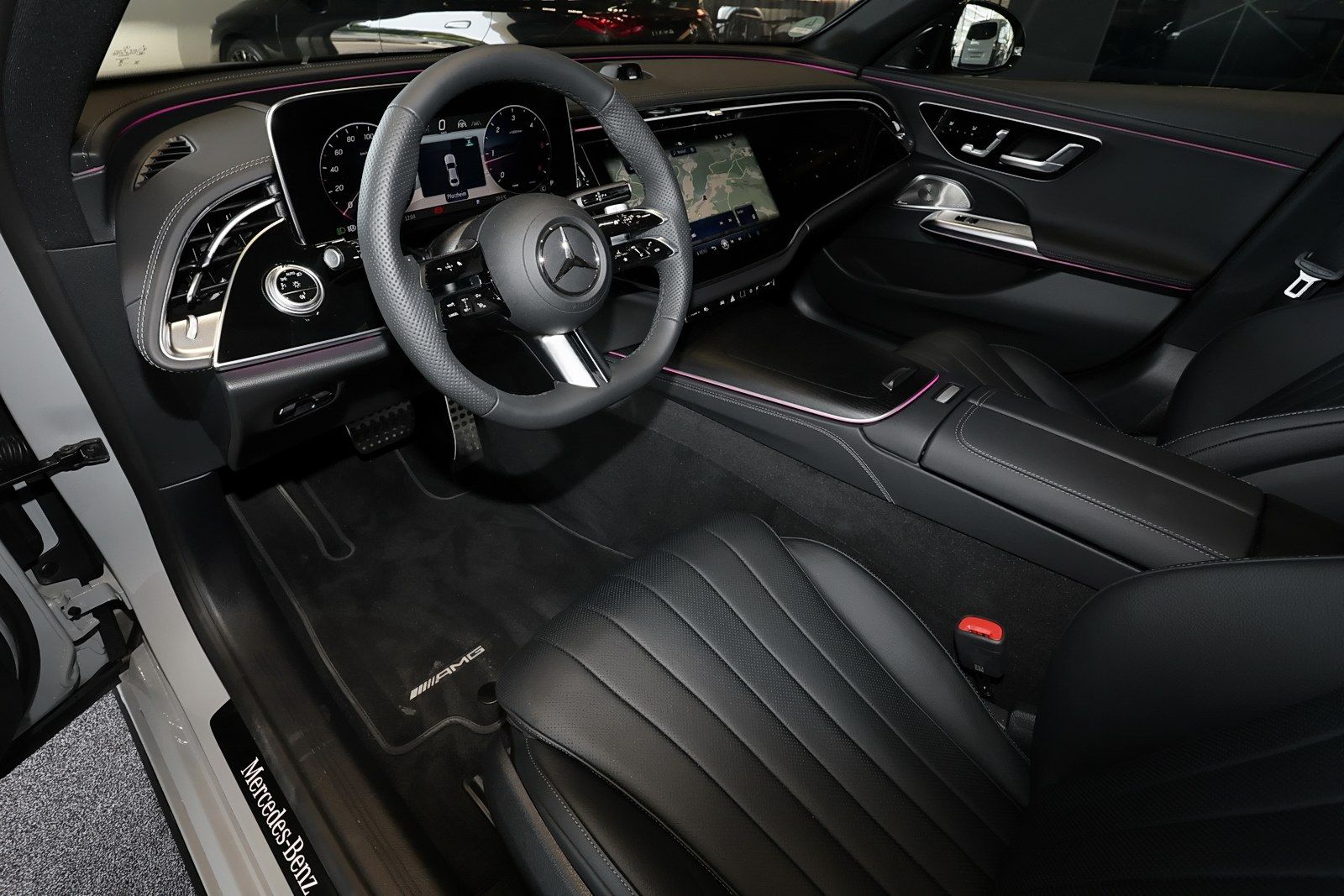 Mercedes-Benz E 220 d 4M AMG MBUX+360°+DIG-LED+AHK+Pano+Distro