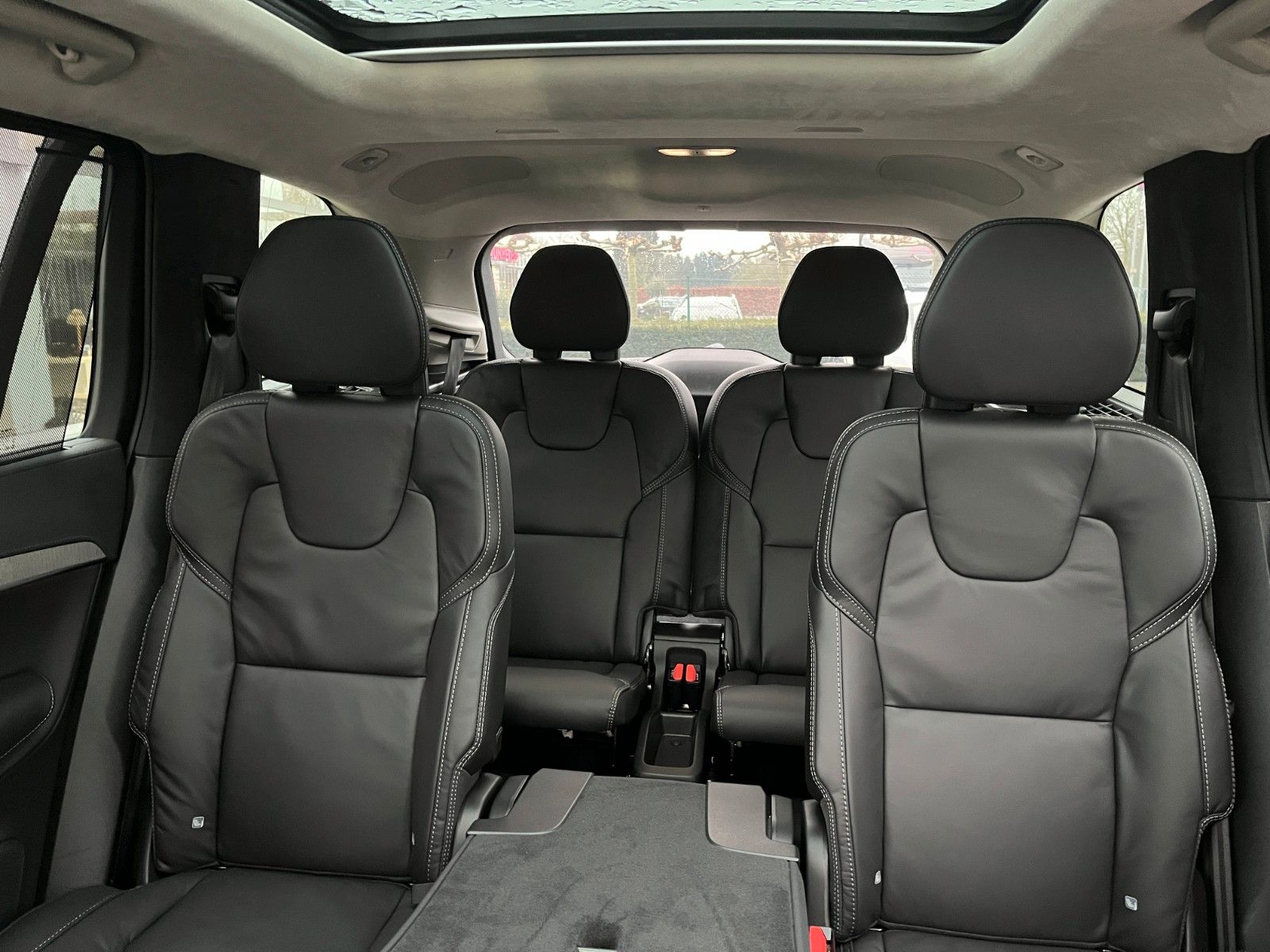 Volvo XC90 T8 Ultra Dark Plug-In AWD - Samsaru's Car Outlet
