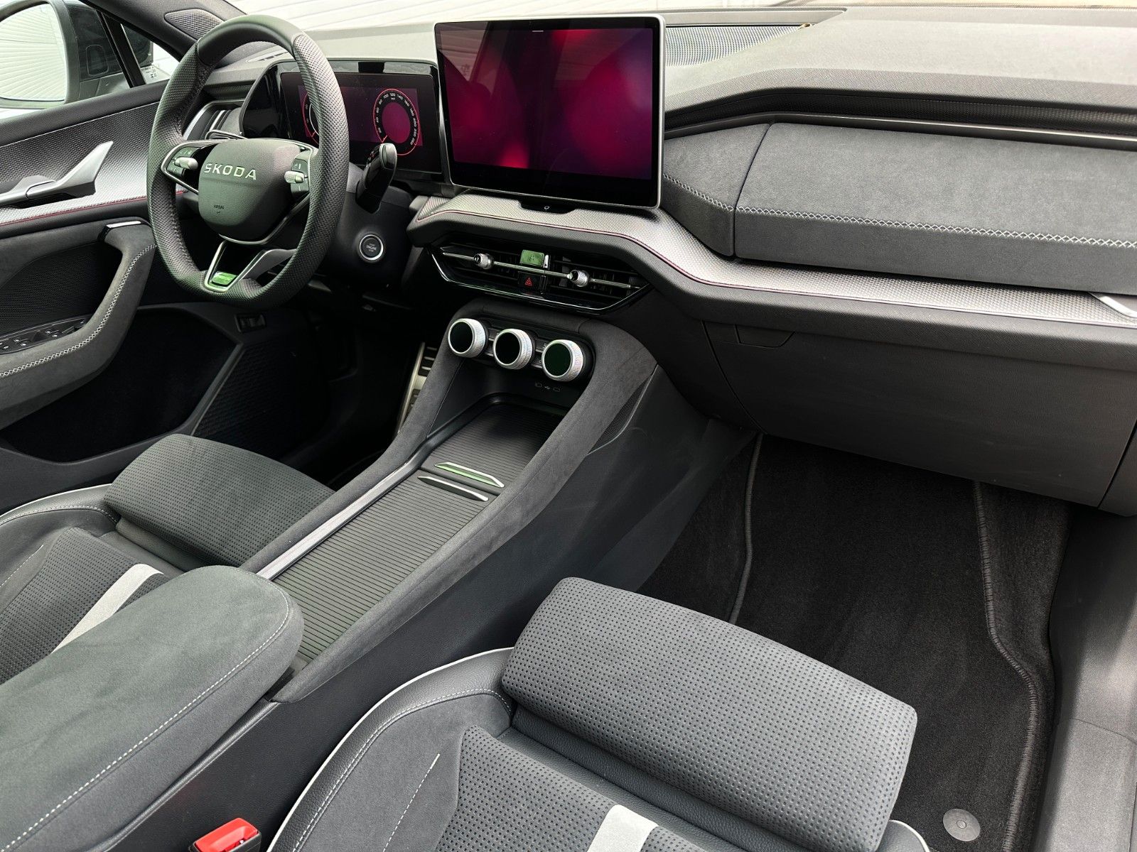 Skoda 193PS 4x4 Sportline STHZ NAVI DCC+ eHK LM20"AHK
