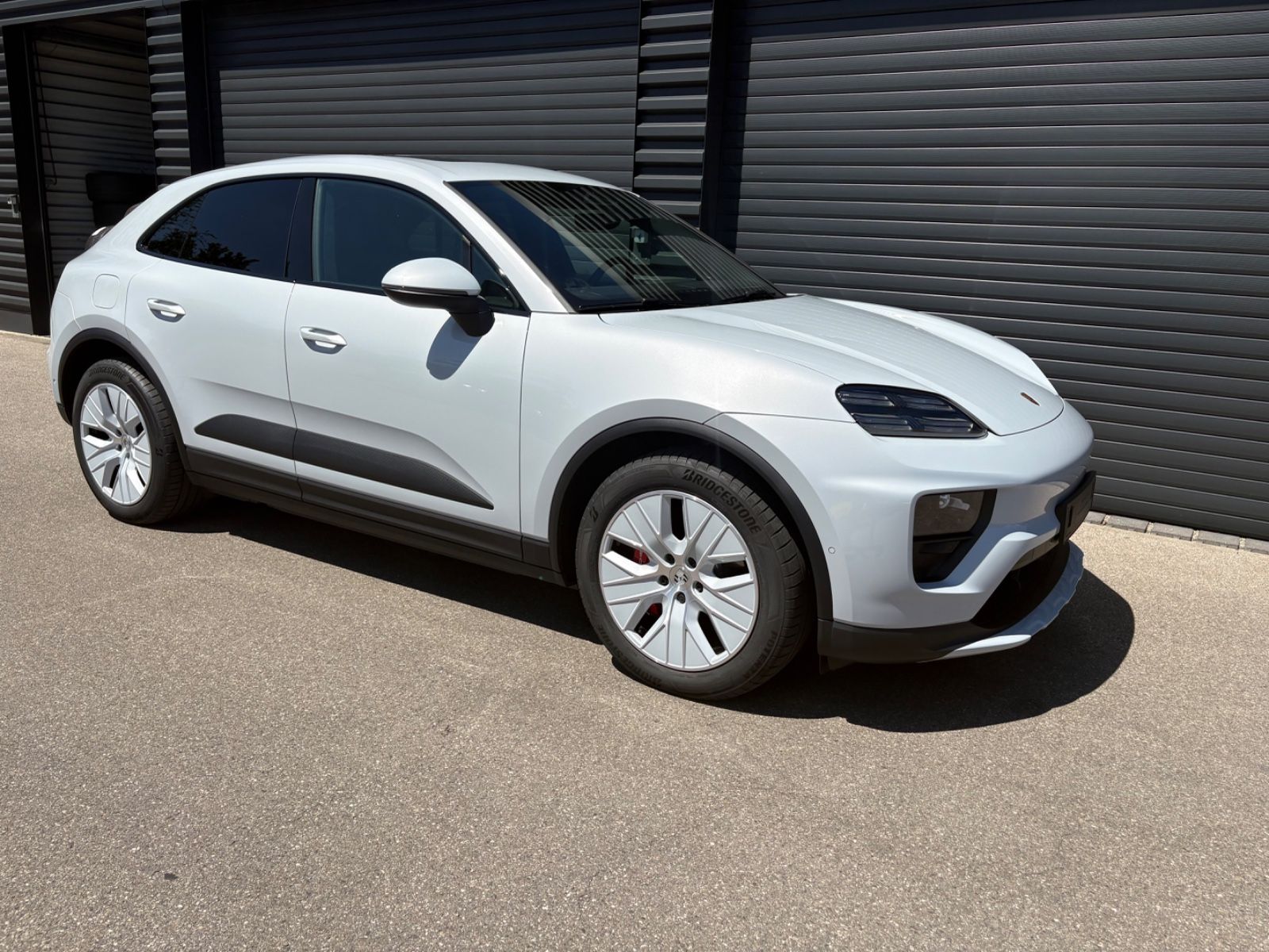 Porsche Macan Electric 4 S - Samsaru's Car Outlet