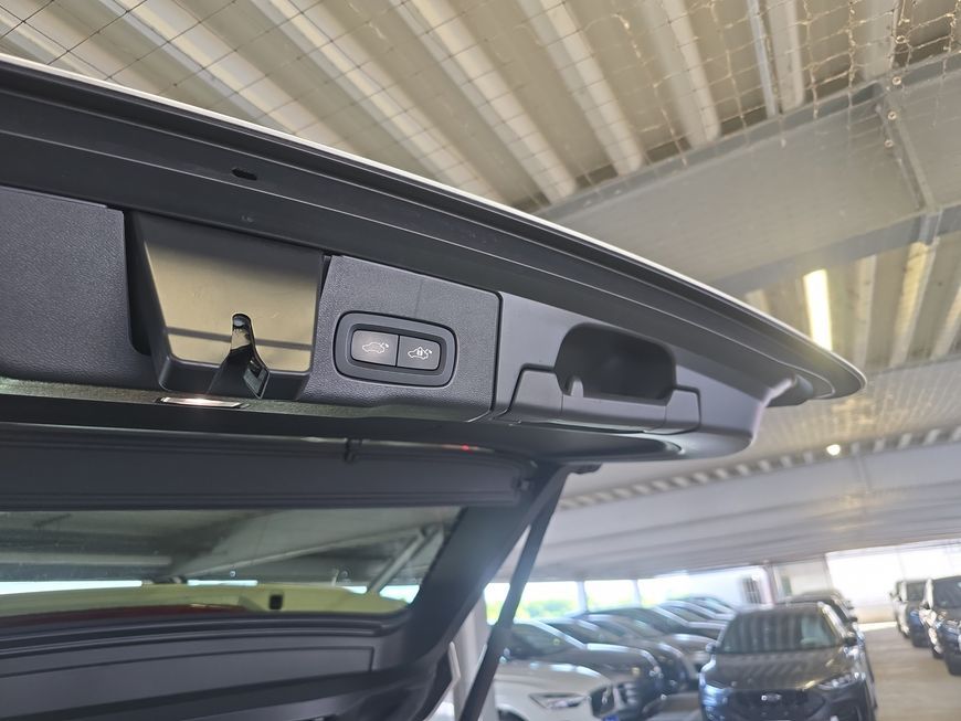 Volvo XC60 T6 AWD Recharge - Samsaru's Car Outlet