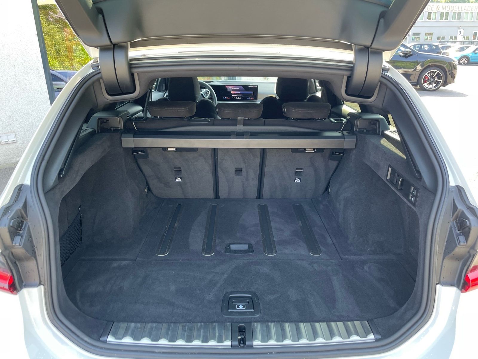 BMW 320d Touring M Sport || Pano Head-Up HiFi 360°