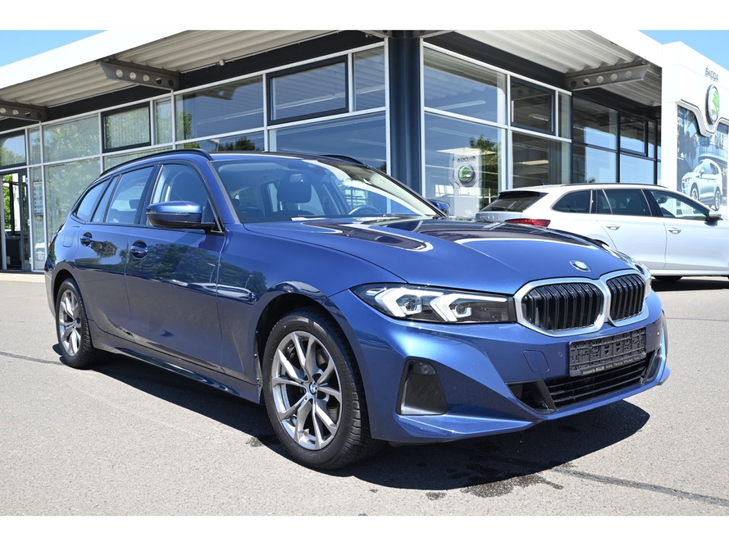 BMW 320 d xDrive Touring MHyb - Samsaru's Car Outlet
