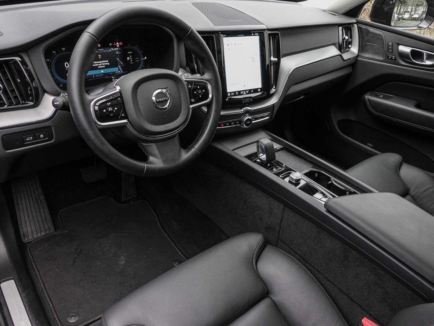 Volvo XC60 Plus Dark Recharge Plug-In Hybrid AWD T6 Tw