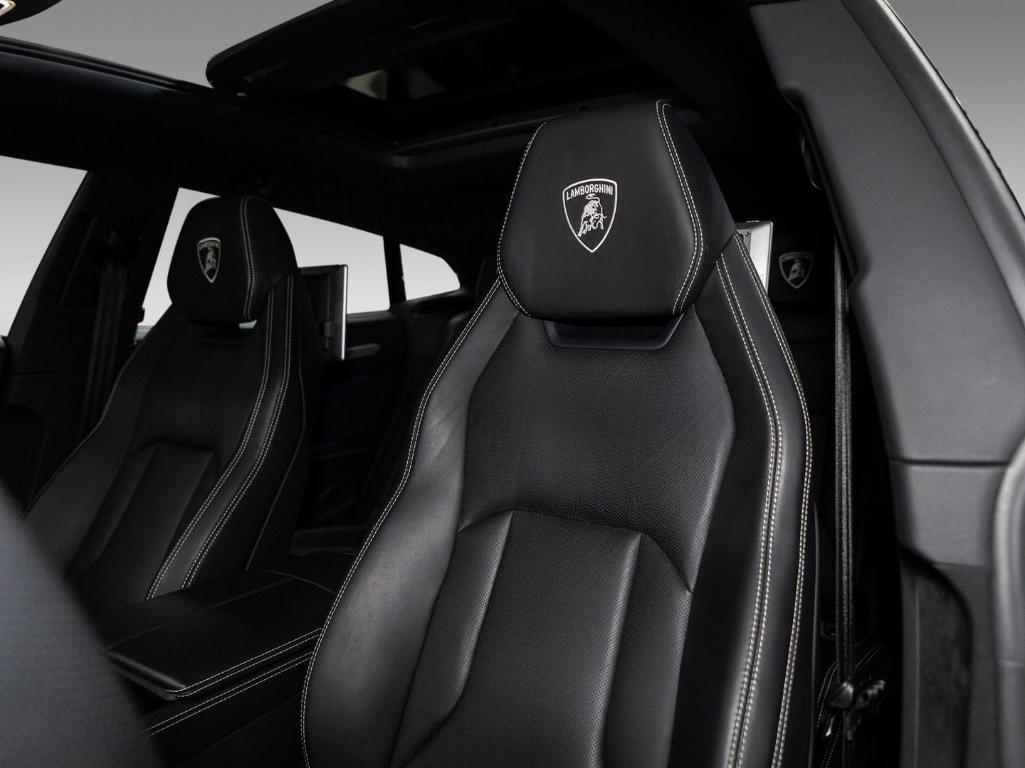 Lamborghini Urus - Samsaru's Car Outlet