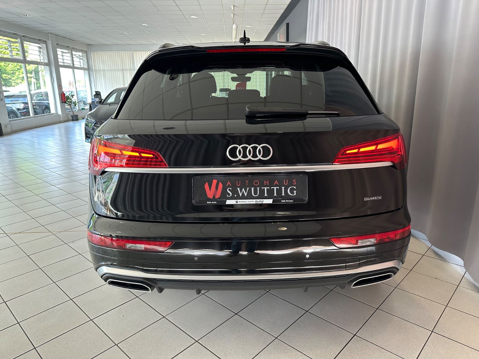 Audi Q5 40 TDI quattro S line - Samsaru's Car Outlet