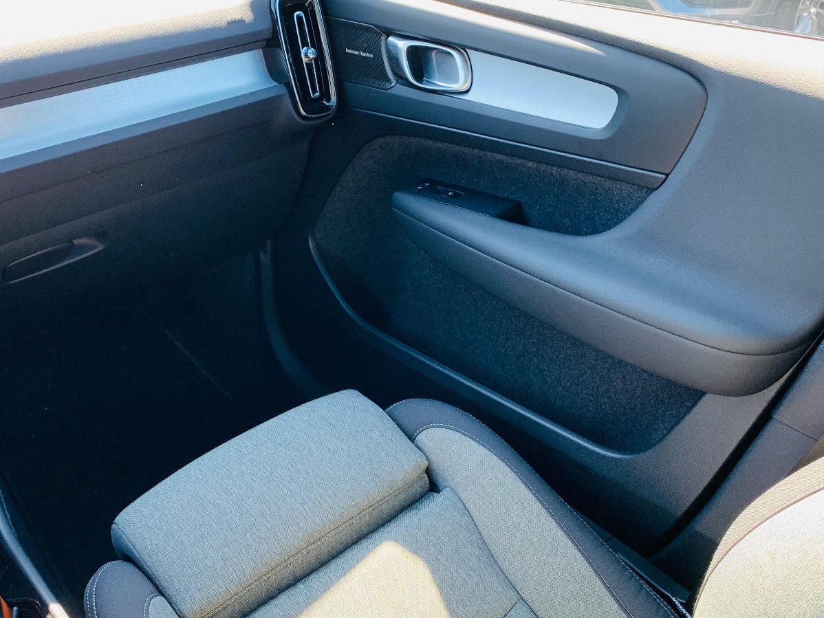 Volvo XC40 B4 B Pl. Dark - Samsaru's Car Outlet