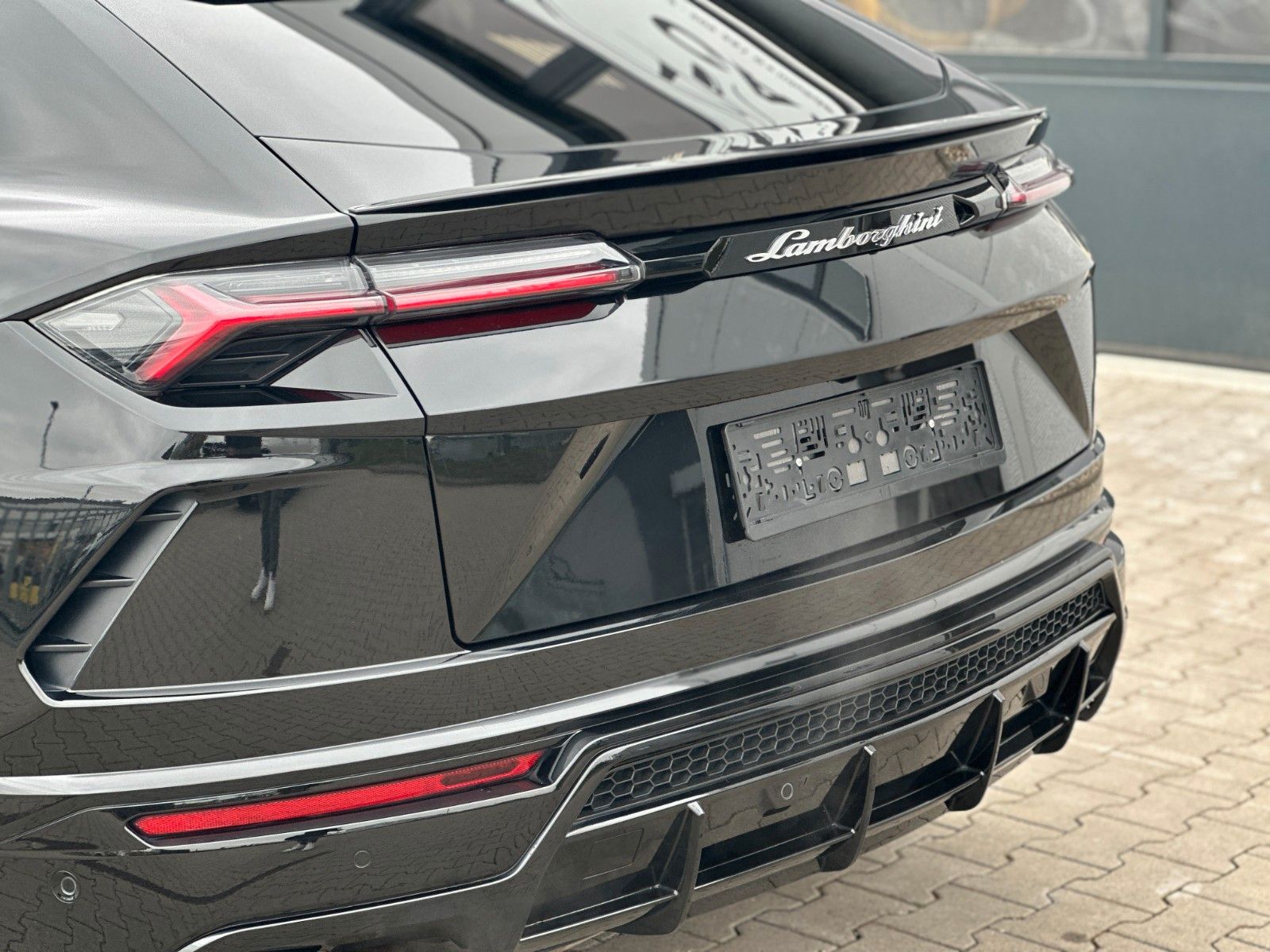 Lamborghini Urus 4.0 V8 - Samsaru's Car Outlet