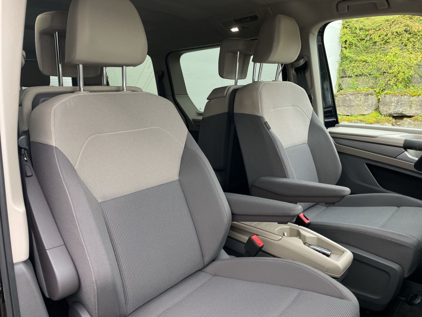Volkswagen T7 Multivan - Samsaru's Car Outlet