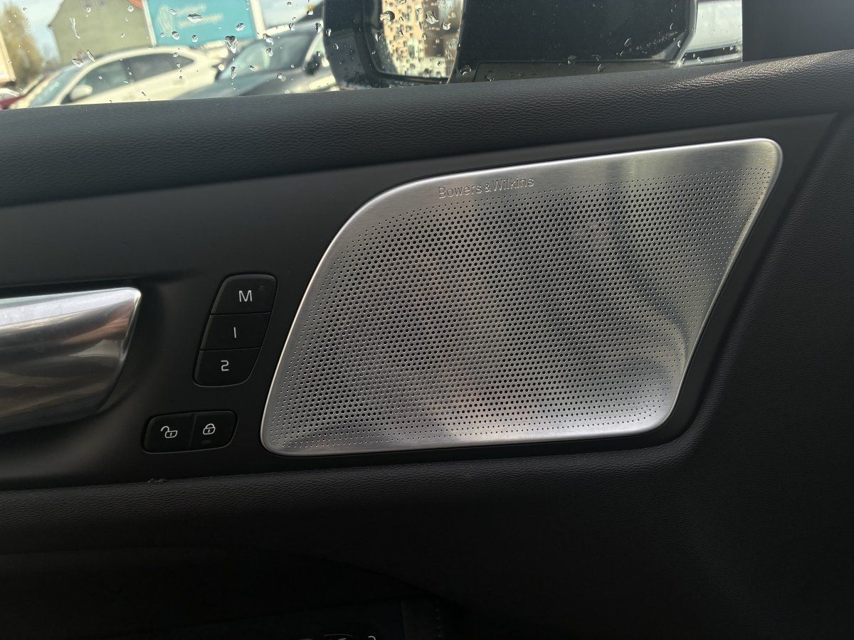 Volvo V60 T6 Ultra Dark AWD Plug-in Hybrid B&W AHK