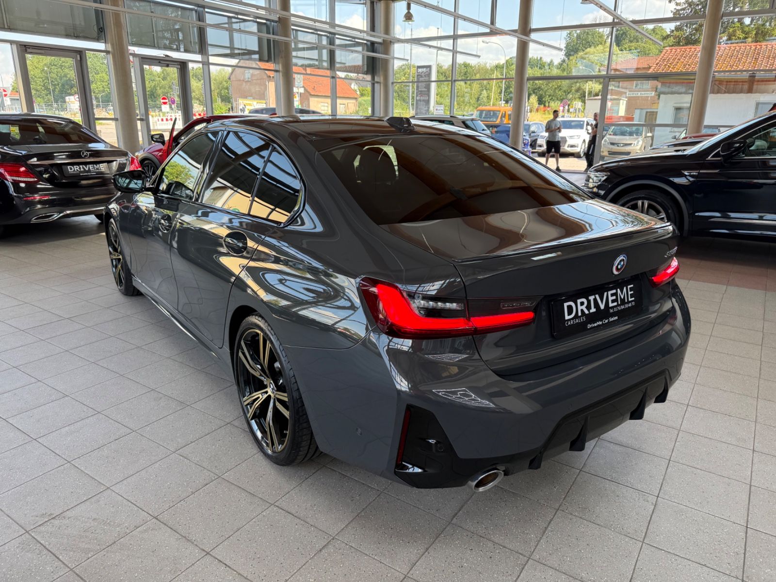 BMW 3 Lim. 330 i M Sport - Samsaru's Car Outlet