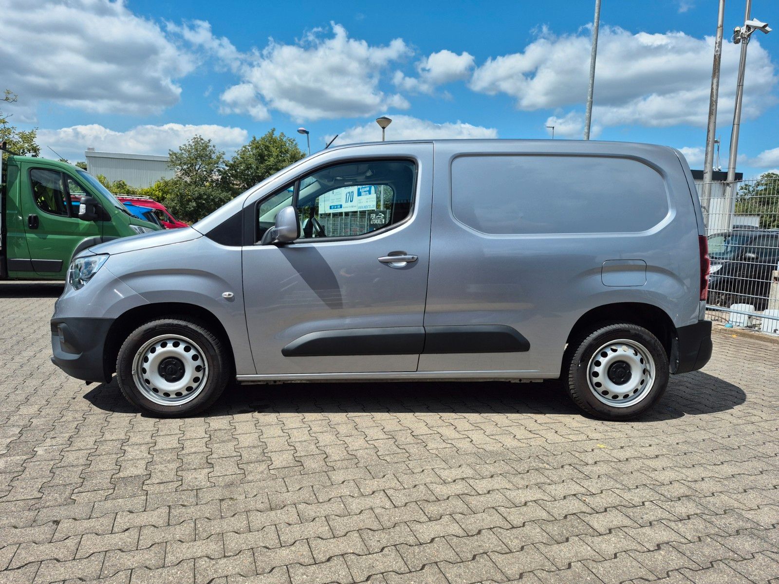 Opel Combo E Cargo Edition - Samsaru's Car Outlet