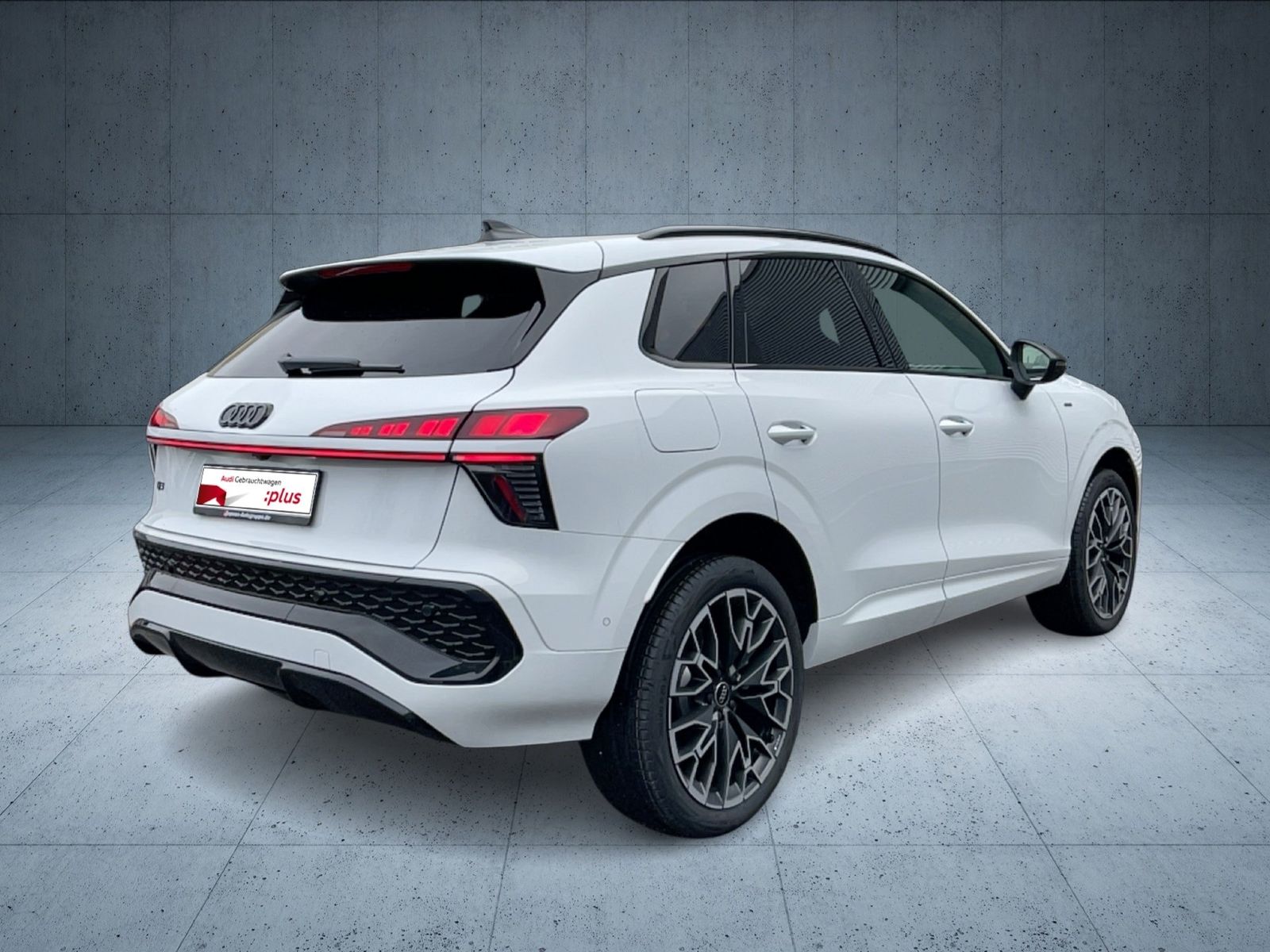 Audi Q3 SUV e-hybrid S tr. S line AHK PANO LED ACC Ca