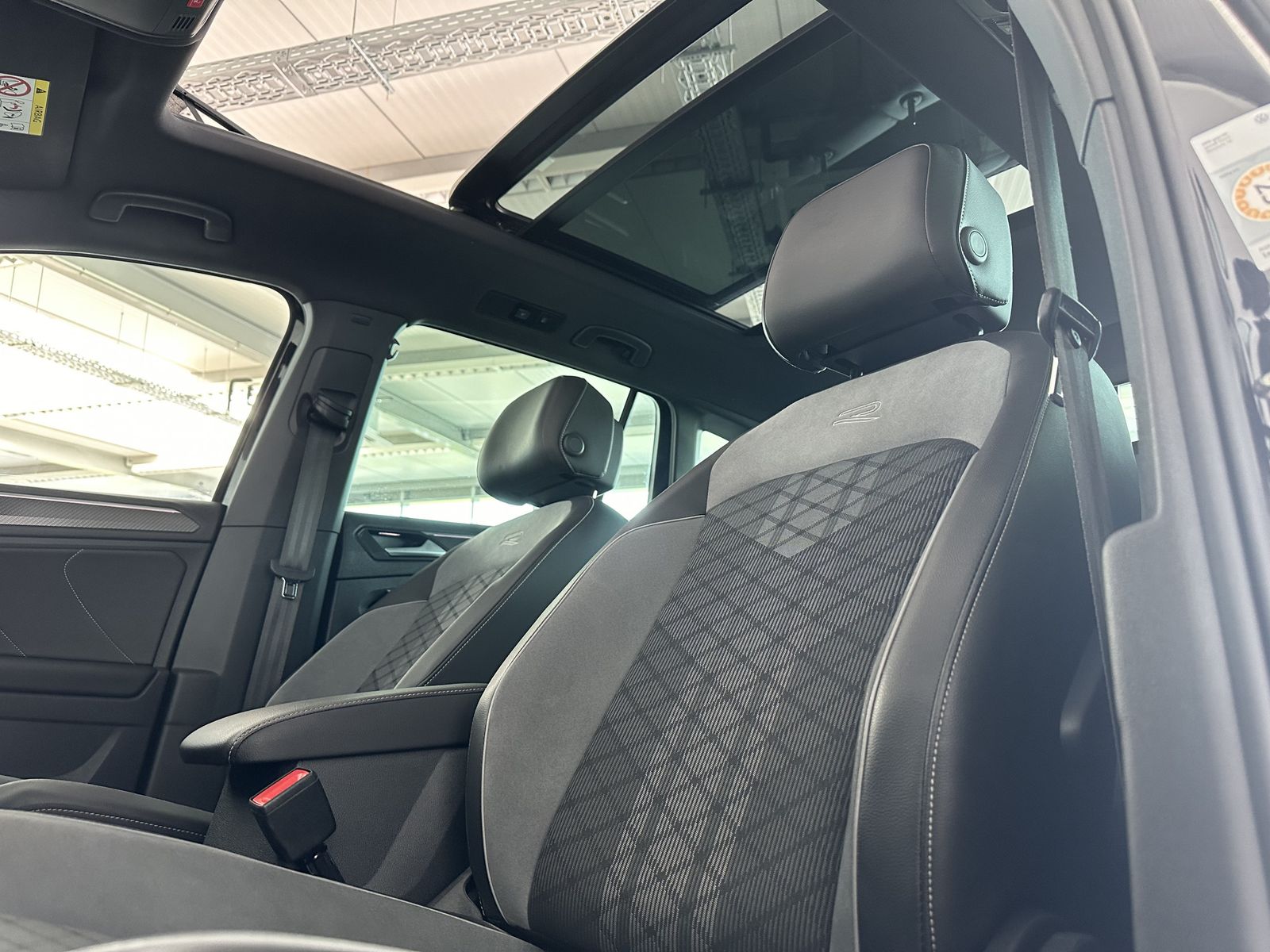 Volkswagen Tiguan R-Line 4M - Samsaru's Car Outlet