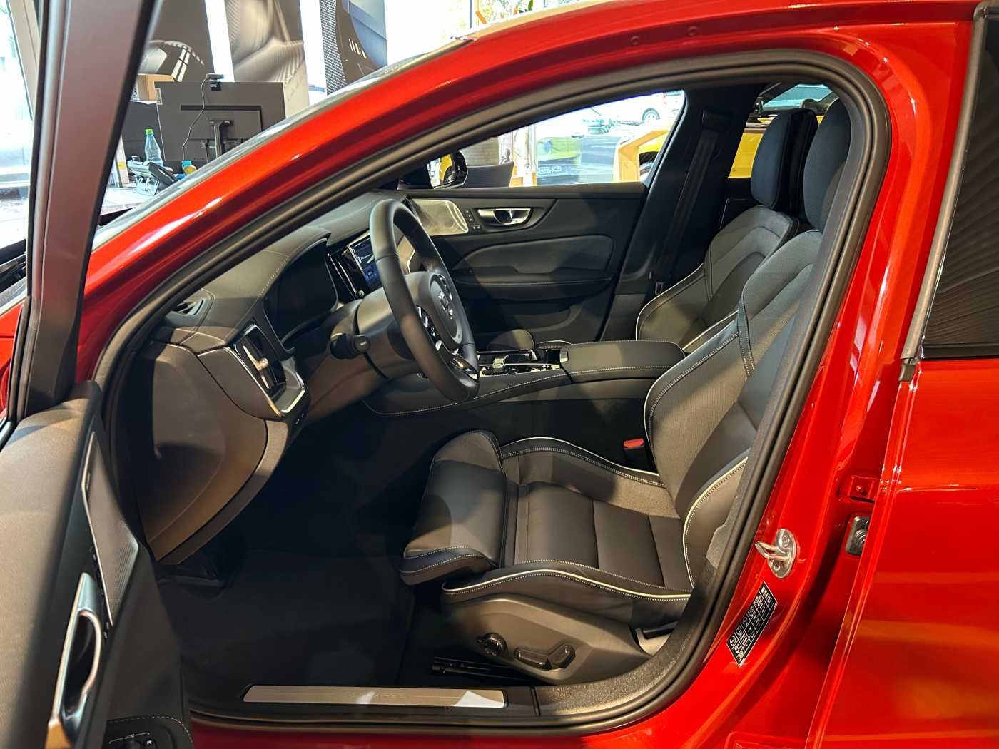 Volvo S60 Plug-In-Hybrid T8 AWD Ultimate Dark, Pano, B