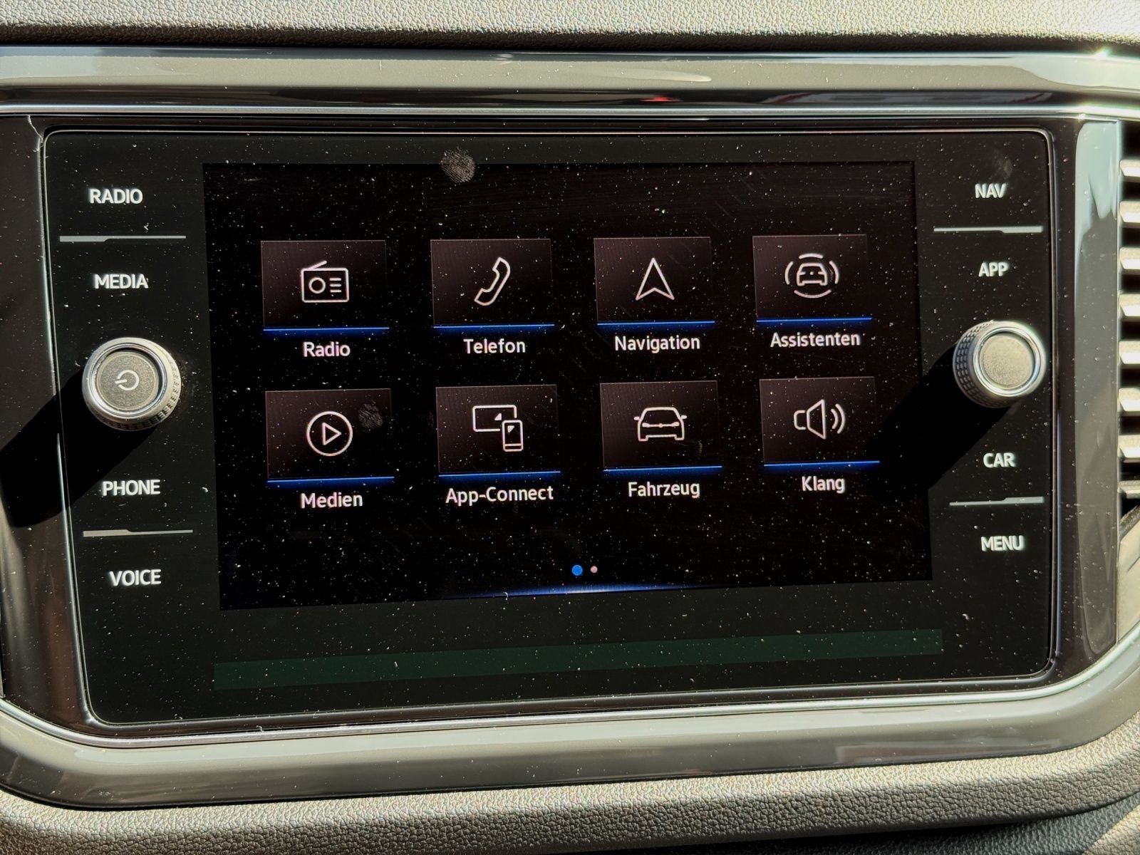Volkswagen T-Roc 2.0 TDI DSG R-LINE - Samsaru's Car Outlet