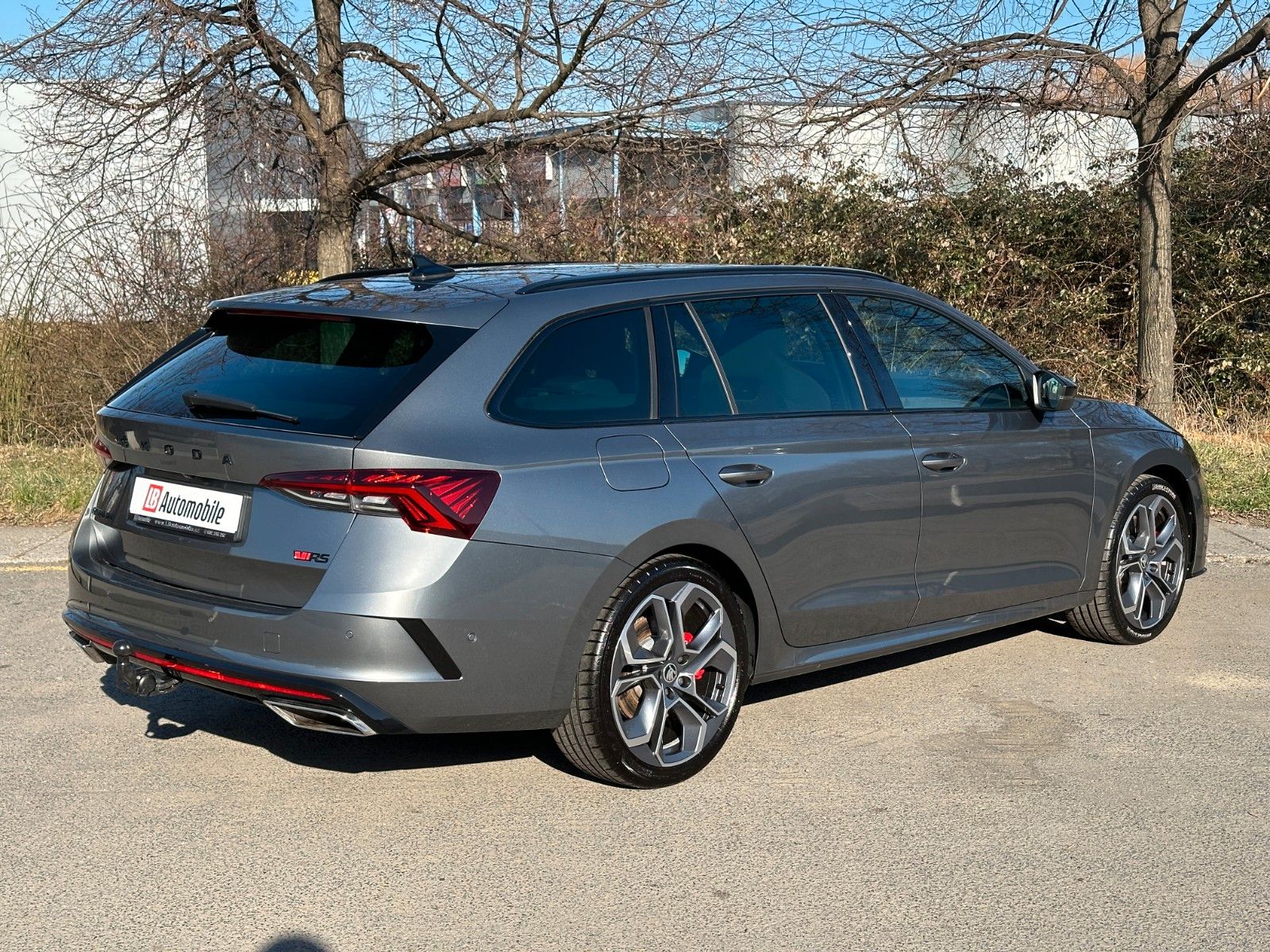 Skoda Octavia Combi RS 2.0TSi DSG - Samsaru's Car Outlet