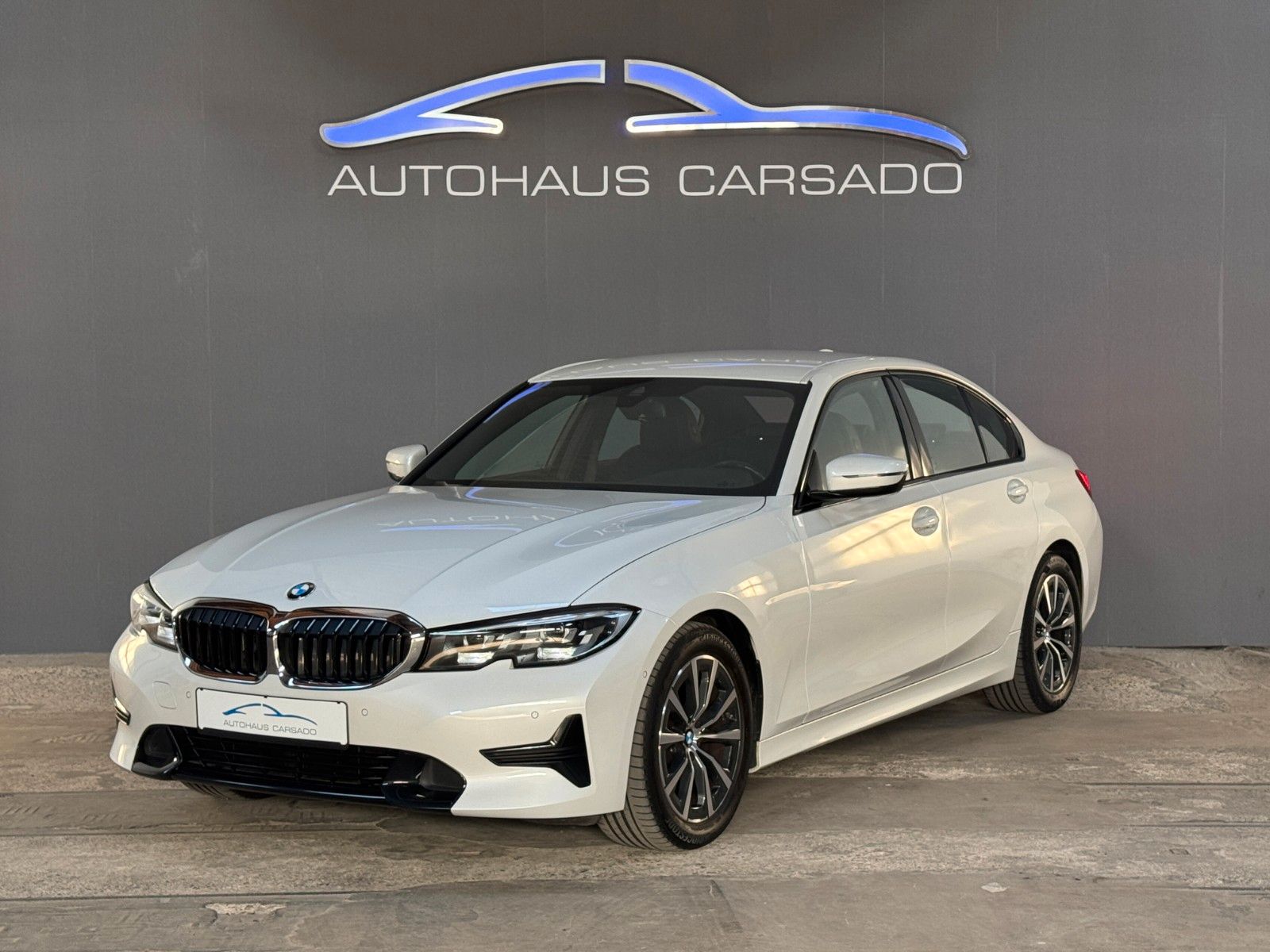 BMW 320i M-Sport - Samsaru's Car Outlet