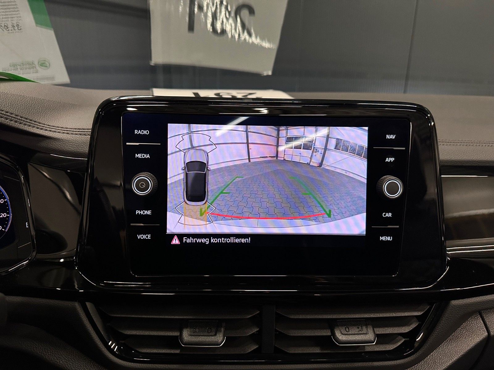 Volkswagen T-Roc R-Line Black - Samsaru's Car Outlet
