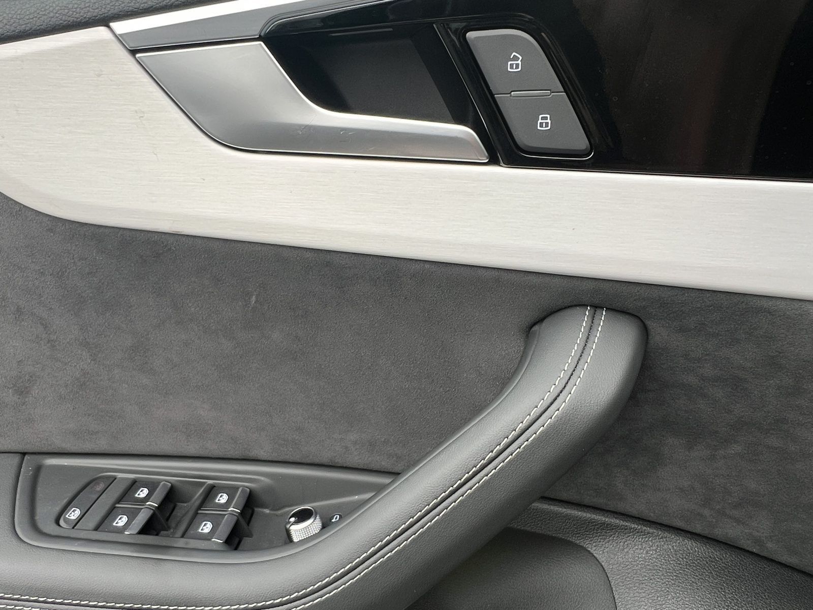 Audi A4 Avant 40 TFSI Q 2x S LINE MATRIX AHK LM19 KAM