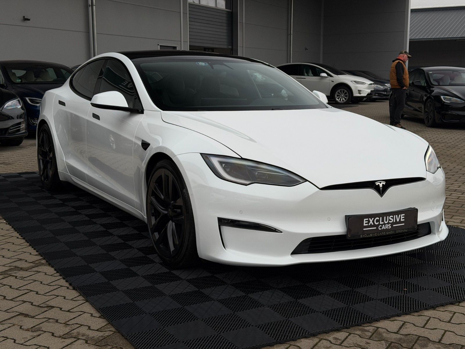 Tesla MODEL S PLAID | CARBON | 21" ARACHNID | TOW |