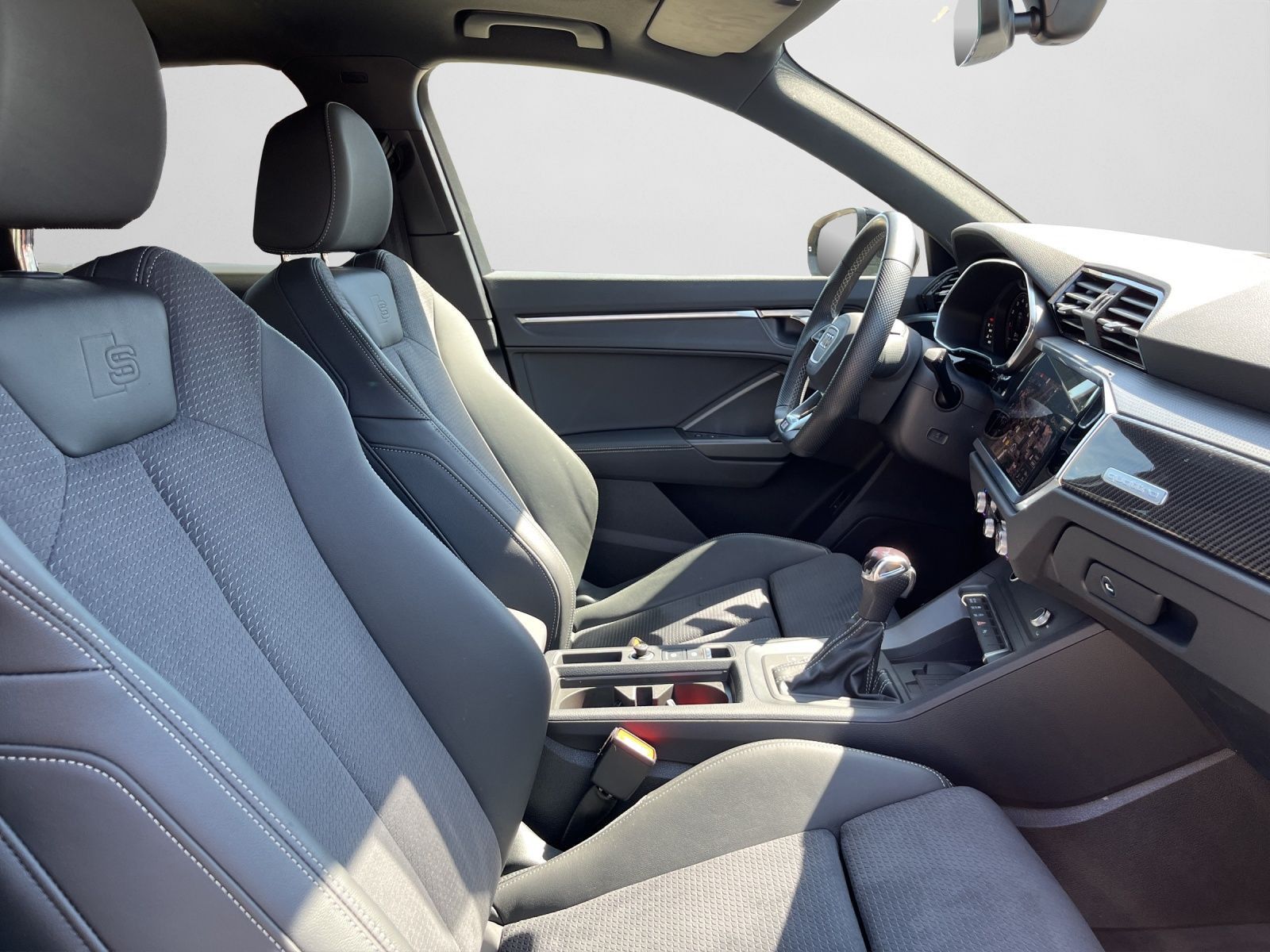 Audi Q3 40 TFSI S tronic S line - Samsaru's Car Outlet