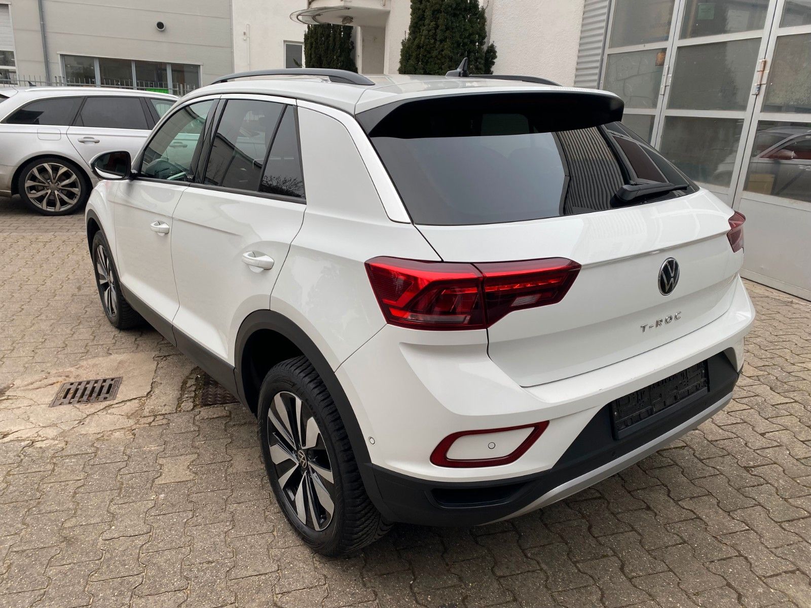 Volkswagen T-Roc Move - Samsaru's Car Outlet