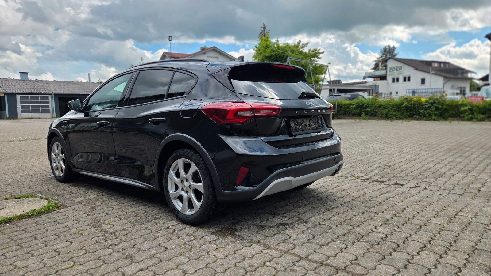 Ford Focus Lim. Active X 1. Hand 8fach bereift