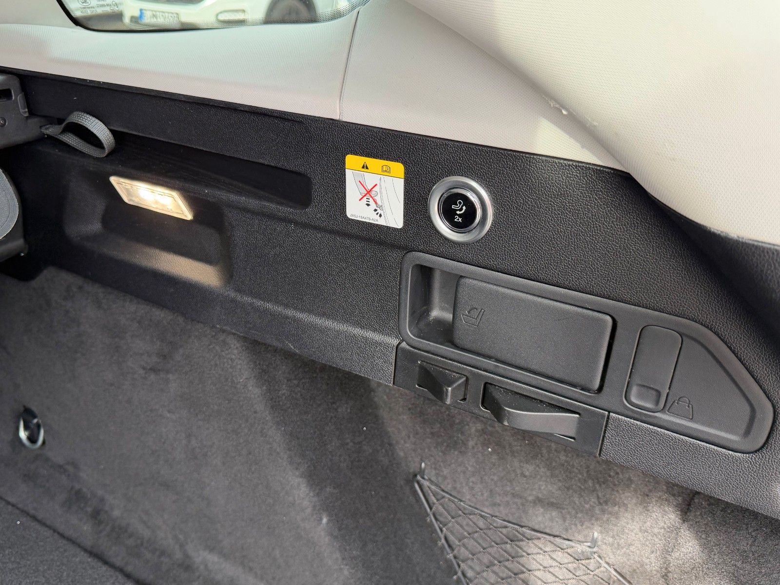 Ford Focus Turnier Cool & Connect*Autom*LED*AHK*Face