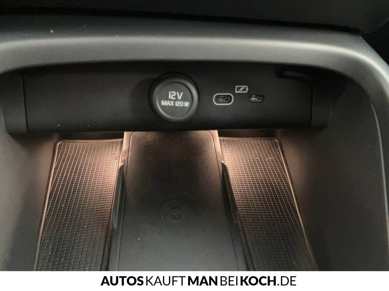 Volvo XC40 B3 DKG Core AHK LED SHZ/LHZ NAVI PDC/CAM!