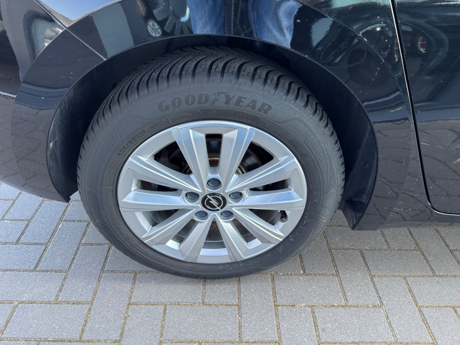 Opel Astra L Lim. 1.2 AUTOMATIK Elegance - Samsaru's Car Outlet