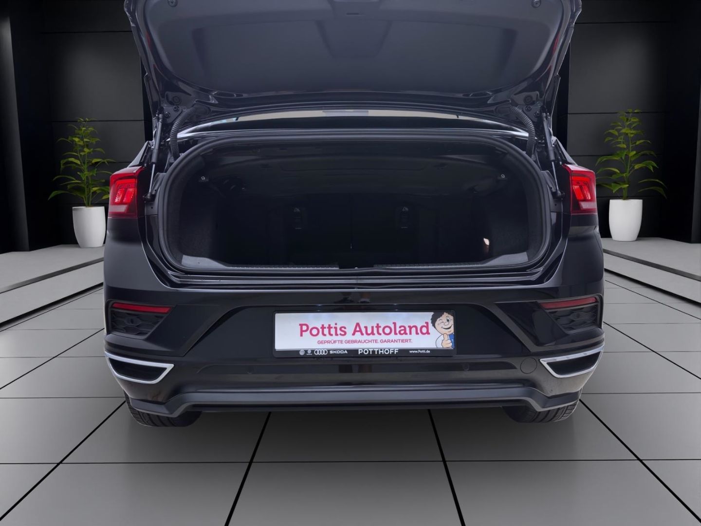 Volkswagen T-Roc 1.5 TSI R-LINE - Samsaru's Car Outlet