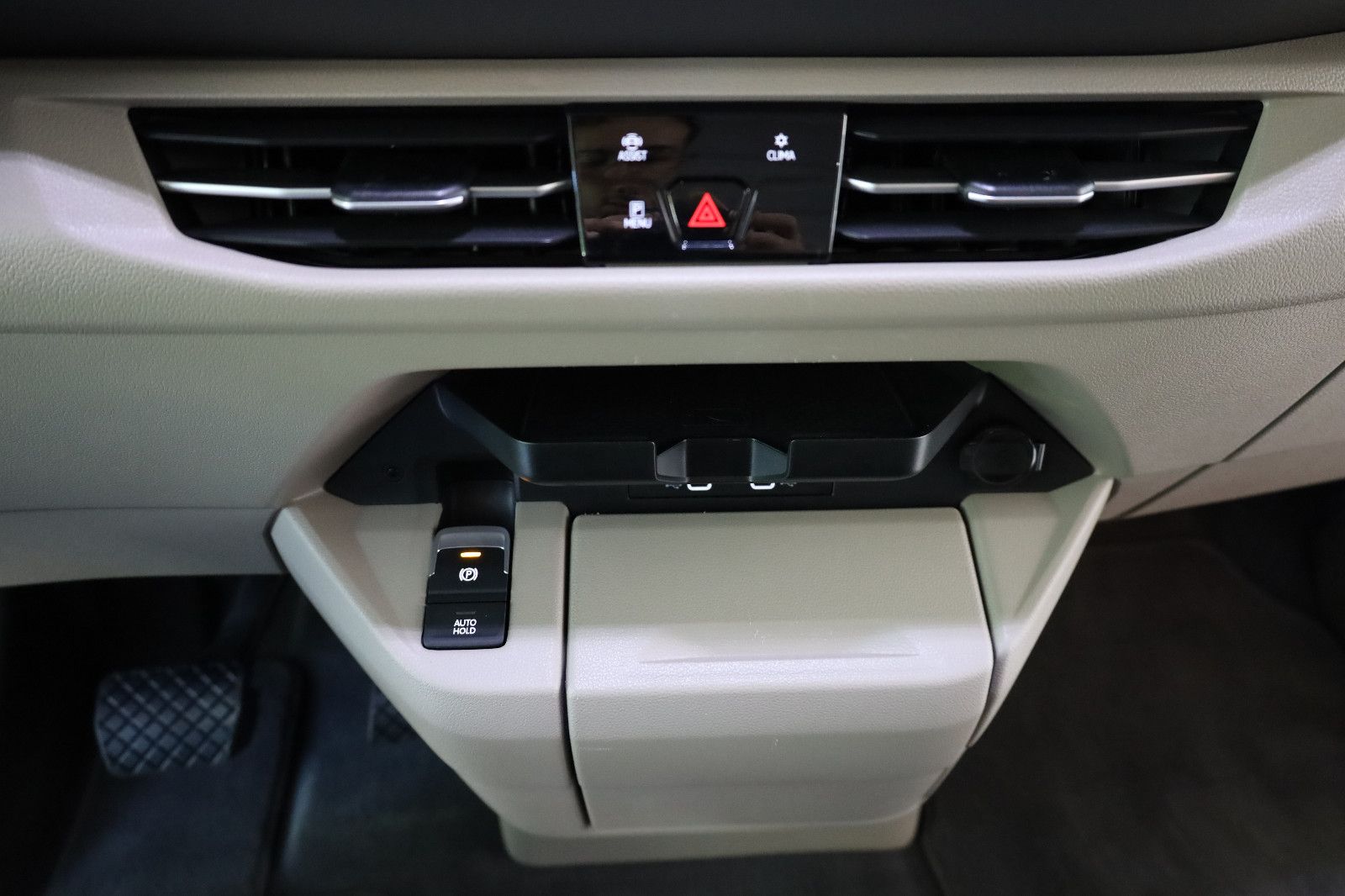 Volkswagen T7 2.0 TDI Multivan Edition - Samsaru's Car Outlet