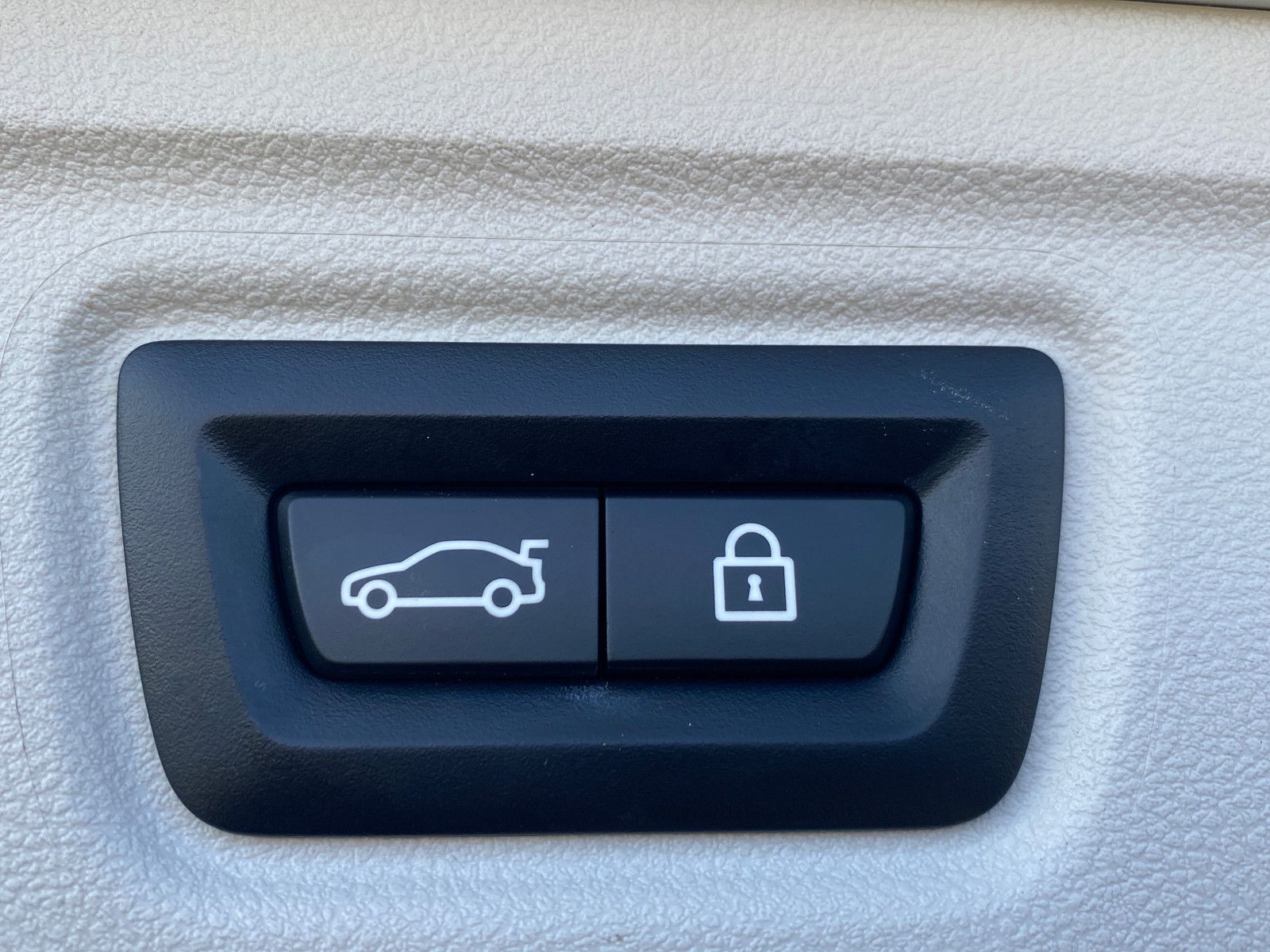 BMW 330 e - Samsaru's Car Outlet
